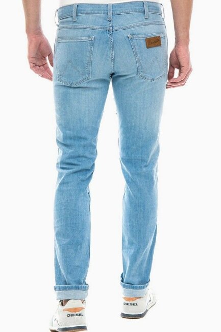 Джинсы мужские Wrangler Grinsboro W15QQA20L Джинсы мужские Wrangler Grinsboro W15QQA20L